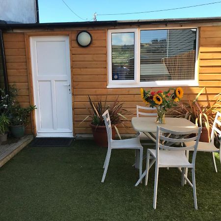 Flat Rocks, With Parking, 100M From Beach Apartment Перънпорт Екстериор снимка