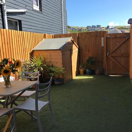Flat Rocks, With Parking, 100M From Beach Apartment Перънпорт Екстериор снимка