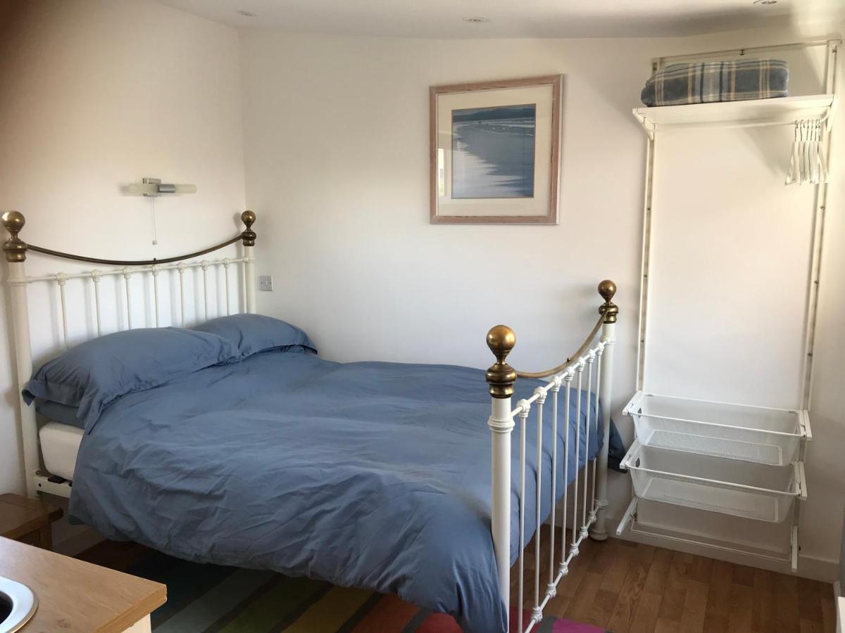 Flat Rocks, With Parking, 100M From Beach Apartment Перънпорт Екстериор снимка