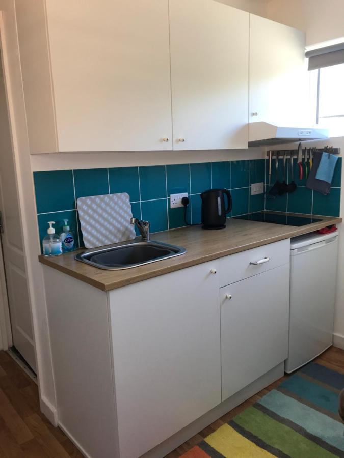 Flat Rocks, With Parking, 100M From Beach Apartment Перънпорт Екстериор снимка