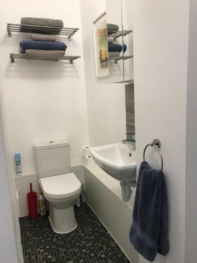 Flat Rocks, With Parking, 100M From Beach Apartment Перънпорт Екстериор снимка