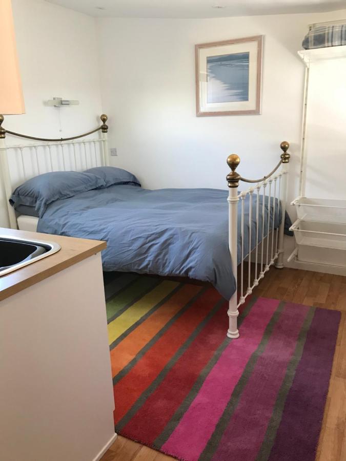 Flat Rocks, With Parking, 100M From Beach Apartment Перънпорт Екстериор снимка