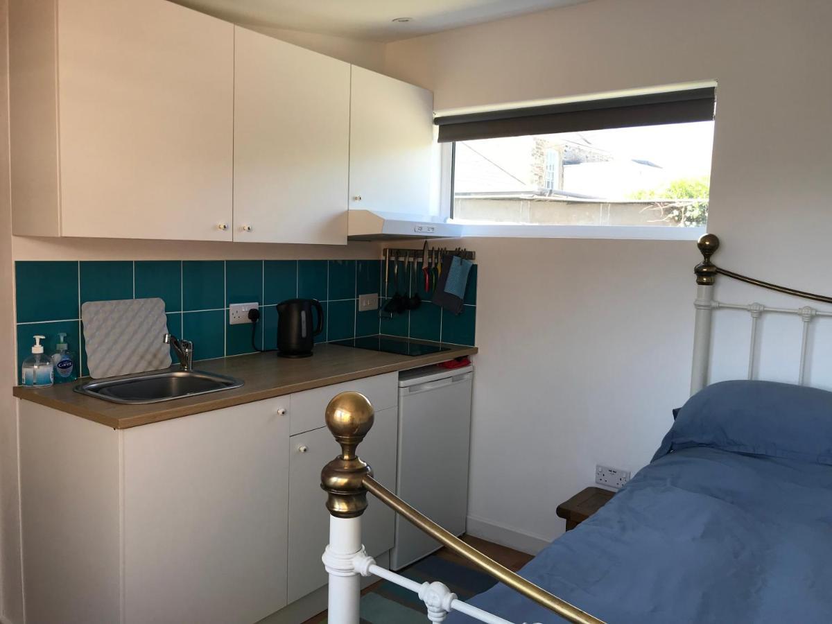 Flat Rocks, With Parking, 100M From Beach Apartment Перънпорт Екстериор снимка